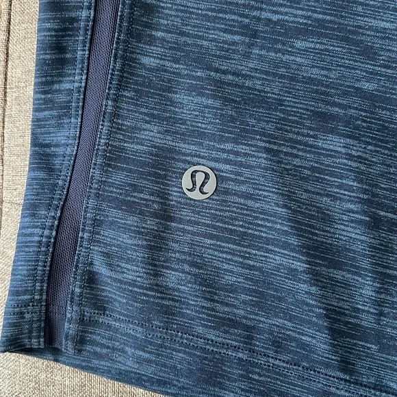 Lululemon Men’s Blue XL Short w/ zippered pocket and inner liner. - Picture 3 of 6